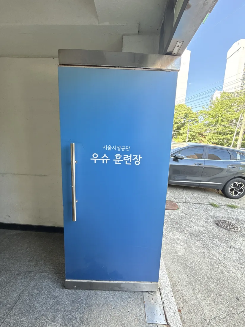 강화도어 상단 프레임 테이프 부착 전 상태 사진